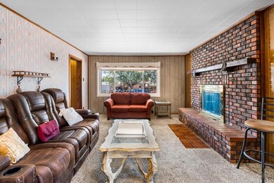 additional front/living room different angle