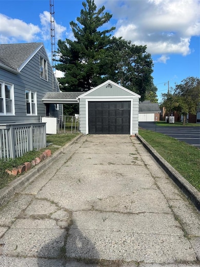 113 S Maple St, Fowlerville, MI 48836 - photo 3