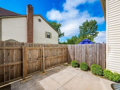 5297 Brandy Oaks Ln unit 5297, Columbus, OH 43220 - photo 2