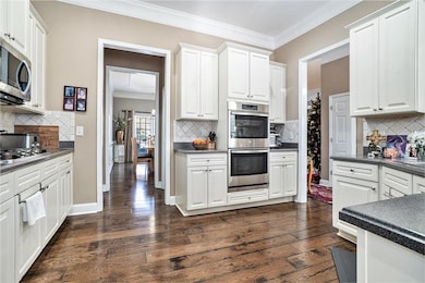 Kitchen with backsplash, dark hardwood / wood-styl