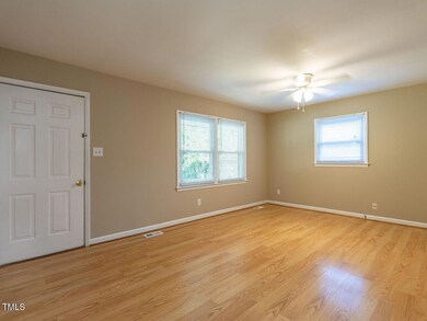 829 Greenwich St, Raleigh, NC 27610 - photo 2