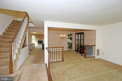 12214 Tildenwood Dr, Rockville, MD 20852 - photo 3