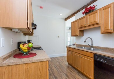 27 School St unit 4, Freeport, ME 04032 - photo 2