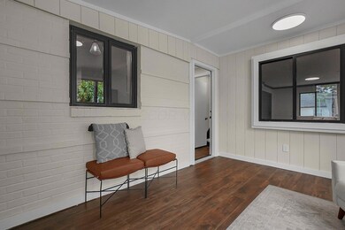7-web-or-mls-2850-e-moreland-dr