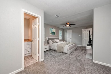 984 N Victory Dr, Houston, TX 77088 - photo 5