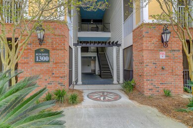 Entrance/stairs & Elevator