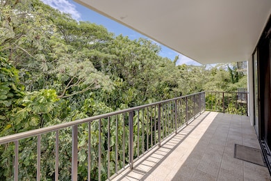 What a great lanai with ceramic tile flooring.