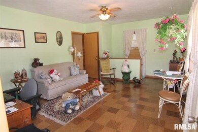 612 E Locust St, Davenport, IA 52803 - photo 4