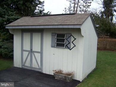 126 Maple Dr, Morgantown, PA 19543 - photo 7