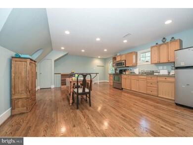 716 Cherry Cir, Wynnewood, PA 19096 - photo 4
