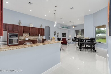 32_5305Vacaro221_mls