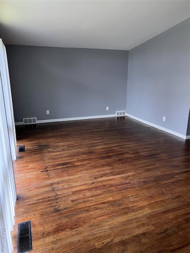 Spacious living room