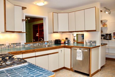 New counters, gas cooktop & SS Appl