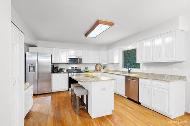 2708 Fairhauser Rd, Naperville, IL 60564 - photo 3