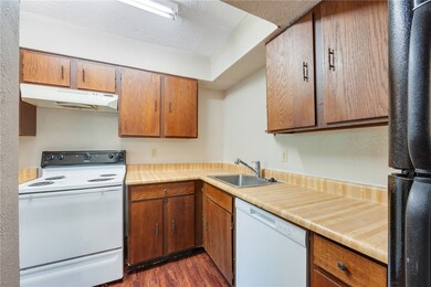 1212 Holik Dr unit D, College Station, TX 77840 - photo 3