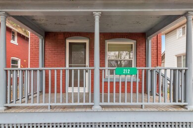 05-212-S-Fairview-Ave-WindowStill-R