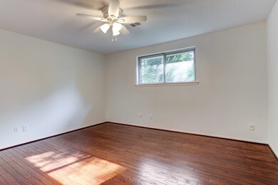 10810 Ashcroft Dr, Houston, TX 77096 - photo 6