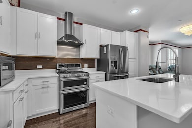 843 Lexington Cir E, Des Plaines, IL 60016 - photo 2