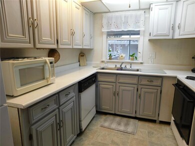 5707 Benton St, Zephyrhills, FL 33542 - photo 5