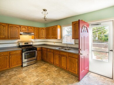 58 Cross St, Fall River, MA 02723 - photo 4