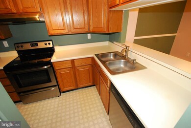 823 Stratford Way unit J, Frederick, MD 21701 - photo 2