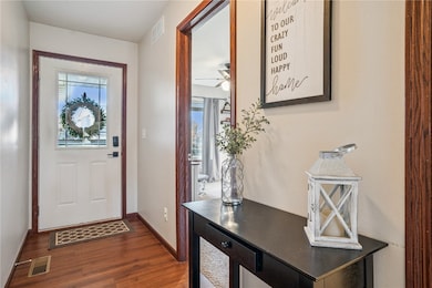 142 Brighton Cir SW, Cedar Rapids, IA 52404 - photo 3