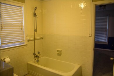 810 W Moore St, Henryetta, OK 74437 - photo 7