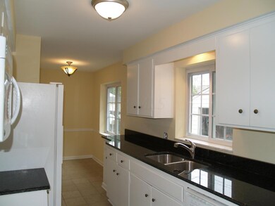 Kitchen w/granite counters