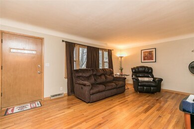 3121 Harvest Hill Rd SW, Cedar Rapids, IA 52404 - photo 3