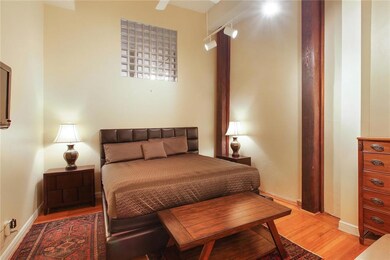 Master Bedroom - 14'x14'