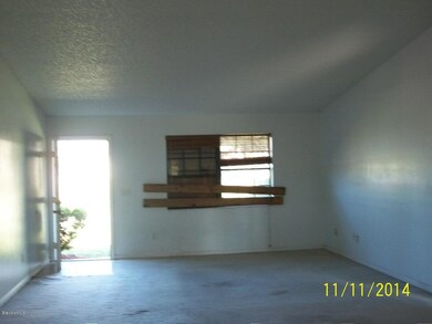 6725 Bryant Road 11-11-14 living room wi