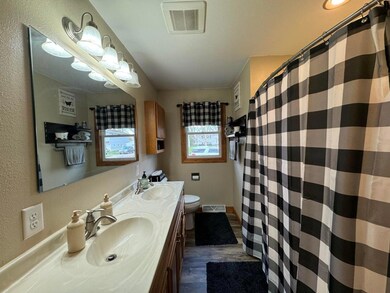 608 S 5th St, La Crescent, MN 55947 - photo 6