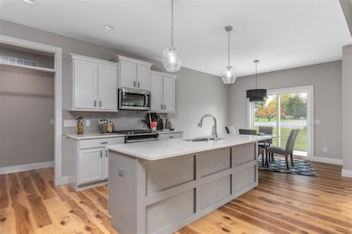 4931 Willow Cir, Davenport, IA 52806 - photo 7