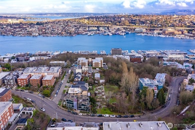 1809 5th Ave N, Seattle, WA 98109 - photo 3