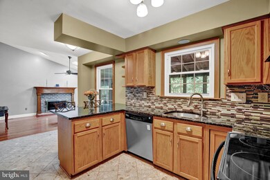 20820 Amber Hill Ct, Germantown, MD 20874 - photo 3