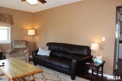 2012 W 35th St, Davenport, IA 52806 - photo 3