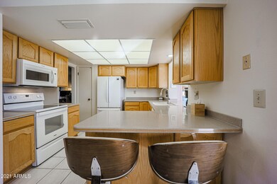 Kitchen with breakfast bar