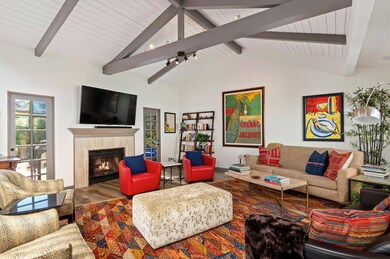 05 - Living Room