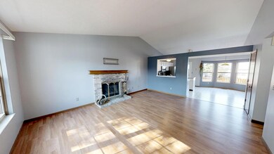 1457 Pineland Ct, Columbus, OH 43223 - photo 2