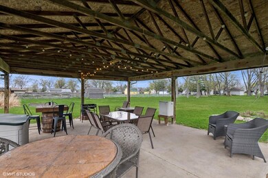 26_737NHarveySt_26003_BackYard_Large