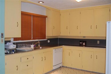 832 NE 10th St, Grants Pass, OR 97526 - photo 5