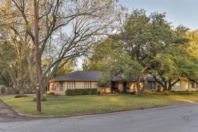 314 Bellevue Dr, Cleburne, TX 76033 - photo 7