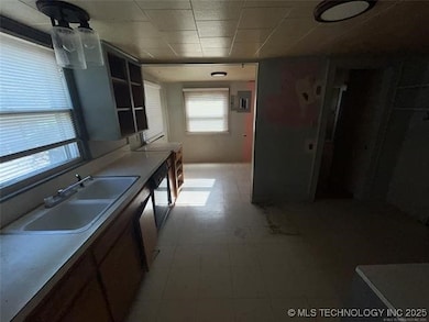 320 W Broadway St, Drumright, OK 74030 - photo 6