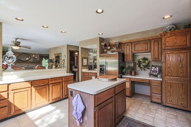 1616 Hedg Ct, Naperville, IL 60565 - photo 7