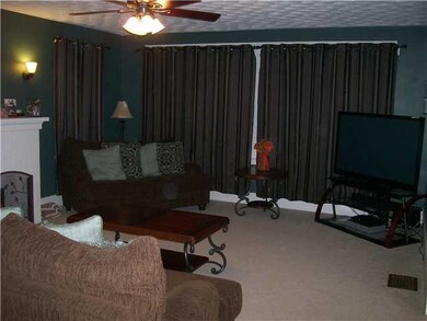 Living Room Large living room!