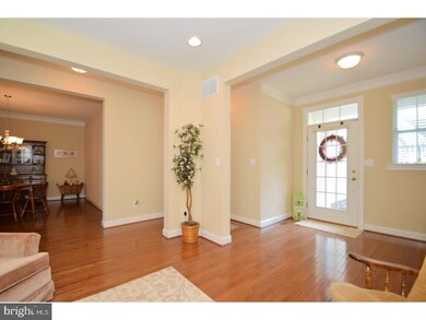 2033 Pleasant Valley Dr, Lansdale, PA 19446 - photo 3