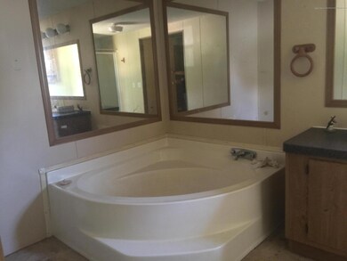 MASTER BATH TUB