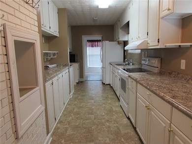 1300 Stanton Ave, Waycross, GA 31503 - photo 3