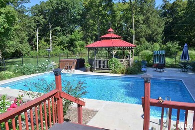 4 Mayfield Dr, Jacksonville, IL 62650 - photo 2