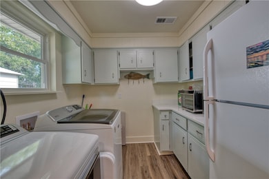 1015 Elbert St, Darien, GA 31305 - photo 6